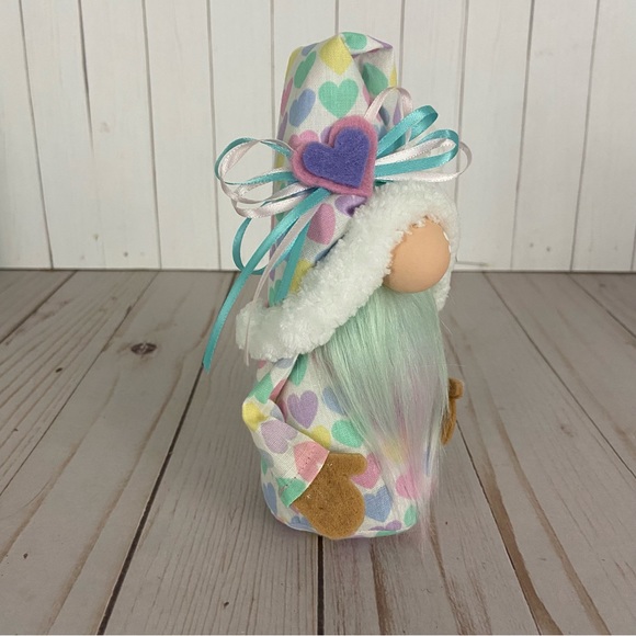 SOLD 🛑Valentine’s Day Gnome Vintage Heart Fabric White Pink Purple Aqua Home - Picture 5 of 12